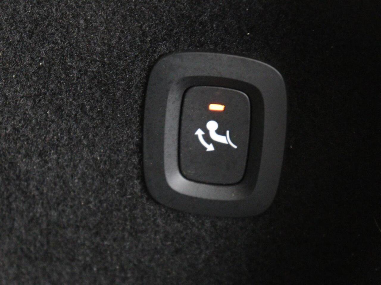 Volvo V60 2.0 D3 Momentum Pro | Trekhaak | Half leder | Carplay | Navigatie | Full LED | Cruise control | Parkeerhulp | Bluetooth