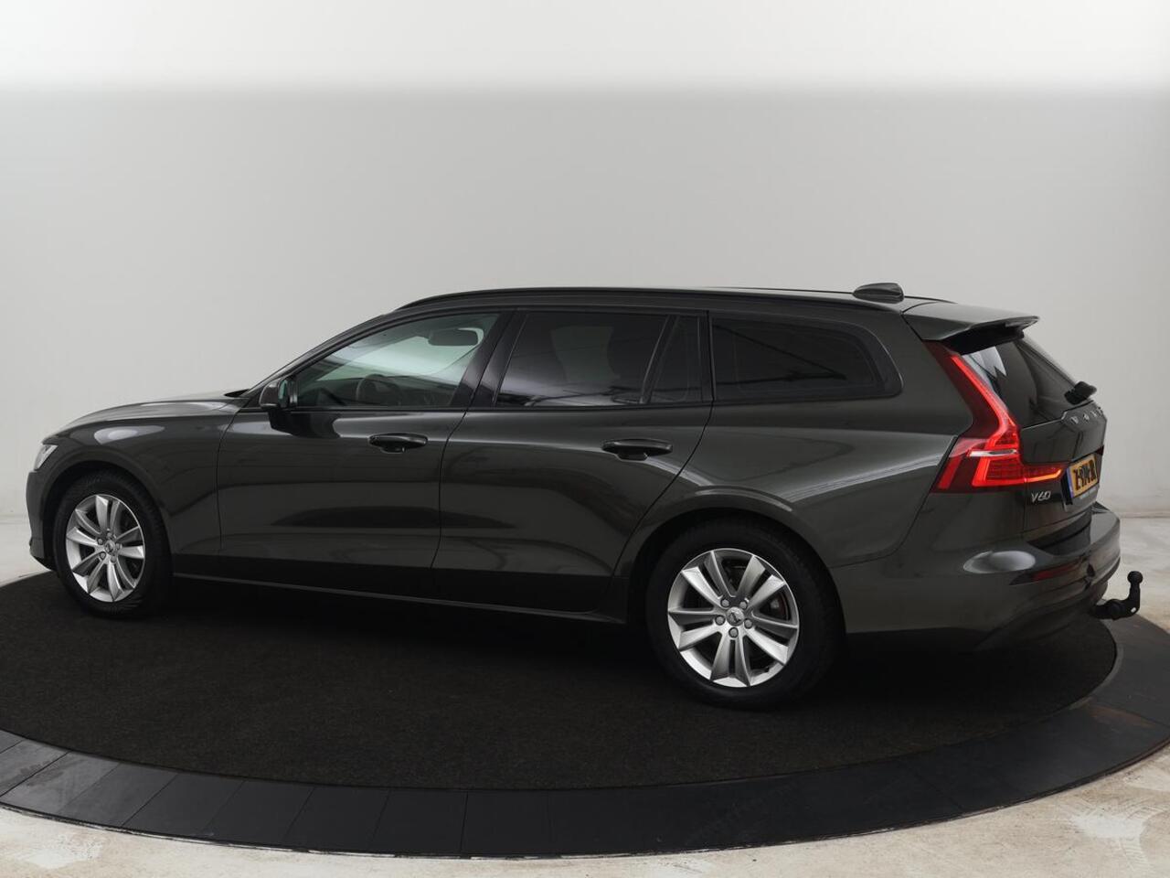 Volvo V60 2.0 D3 Momentum Pro | Trekhaak | Half leder | Carplay | Navigatie | Full LED | Cruise control | Parkeerhulp | Bluetooth