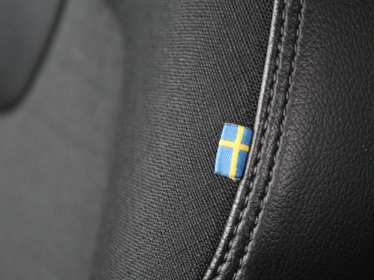 Volvo V60 2.0 D3 Momentum Pro | Trekhaak | Half leder | Carplay | Navigatie | Full LED | Cruise control | Parkeerhulp | Bluetooth