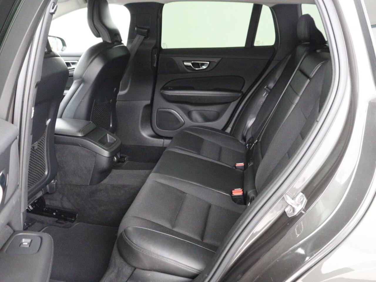 Volvo V60 2.0 D3 Momentum Pro | Trekhaak | Half leder | Carplay | Navigatie | Full LED | Cruise control | Parkeerhulp | Bluetooth