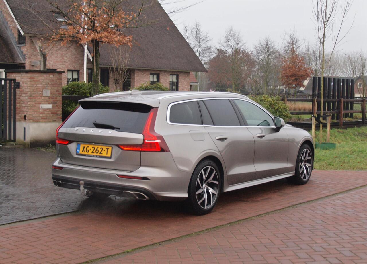 Volvo V60 2.0 T5 Momentum | Sportstoelen | Apple Carplay | Cruise Control | Leer | Trekhaak |