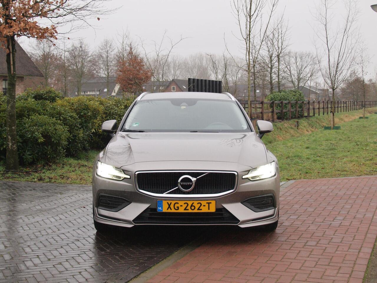 Volvo V60 2.0 T5 Momentum | Sportstoelen | Apple Carplay | Cruise Control | Leer | Trekhaak |