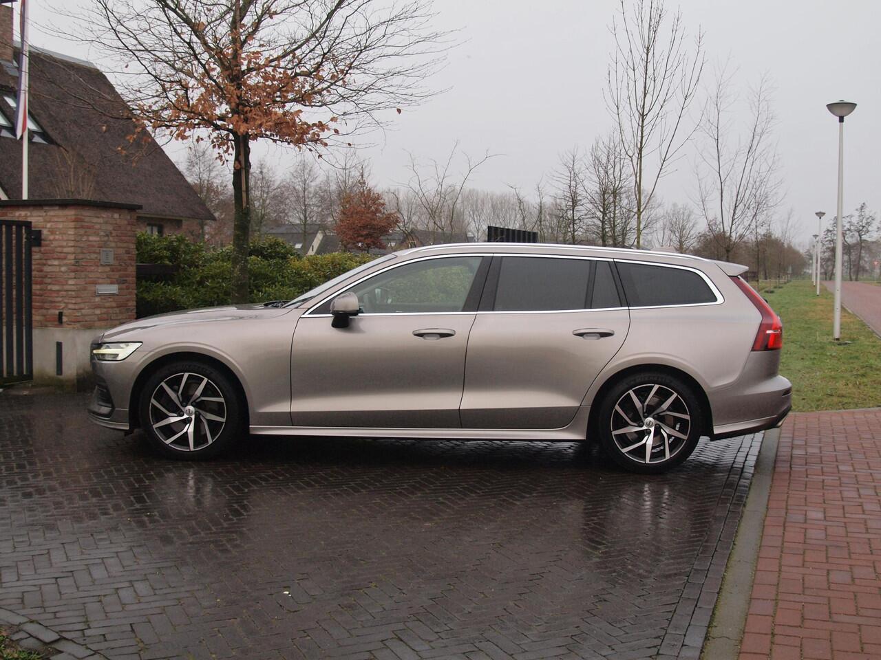 Volvo V60 2.0 T5 Momentum | Sportstoelen | Apple Carplay | Cruise Control | Leer | Trekhaak |