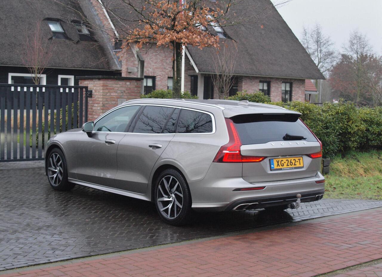 Volvo V60 2.0 T5 Momentum | Sportstoelen | Apple Carplay | Cruise Control | Leer | Trekhaak |