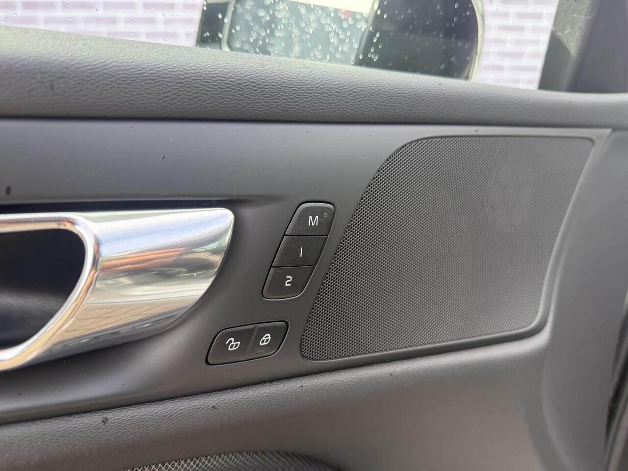 Volvo V60 2.0 T4 R-Design | Standkachel | Volvo on Call | Stoelverwarming V+A | Stuurverwarming | DAB | Adaptieve cruise | Keyless entry/start | 19"lm velgen | Leder | Apple carplay/android auto |