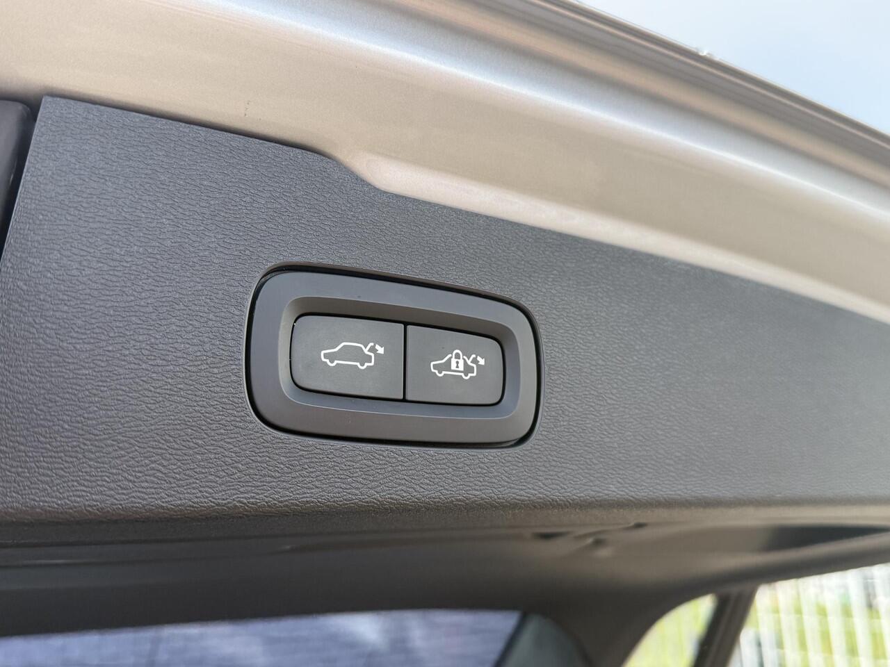 Volvo V60 2.0 T4 R-Design | Standkachel | Volvo on Call | Stoelverwarming V+A | Stuurverwarming | DAB | Adaptieve cruise | Keyless entry/start | 19"lm velgen | Leder | Apple carplay/android auto |