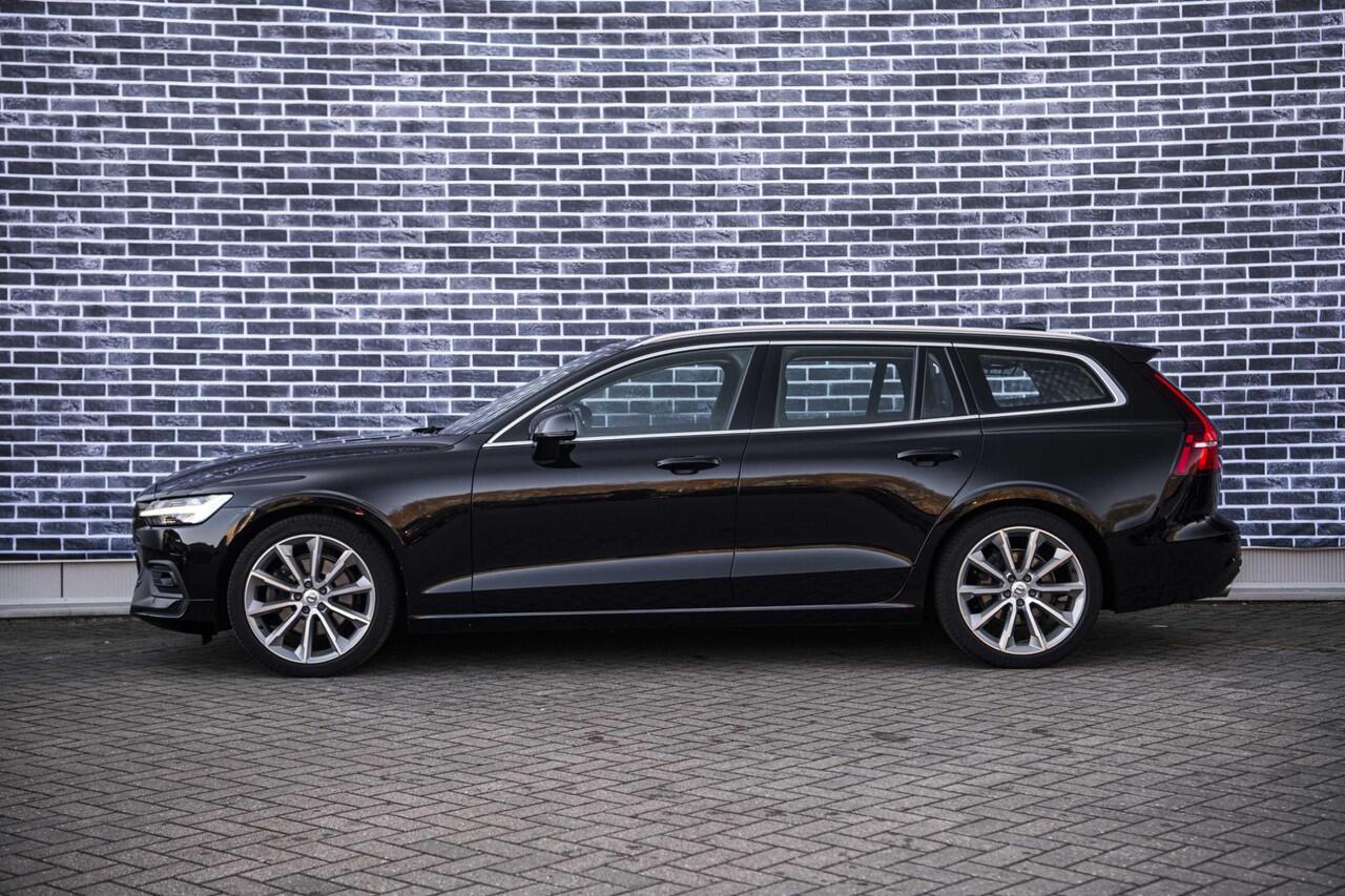 Volvo V60 2.0 T4 Momentum Pro | Panorama dak | Trekhaak | Adaptieve cruise control | Stoel/stuur verwarming | Parkeer camera |