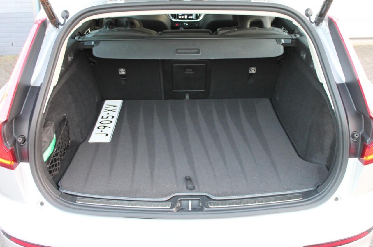 Volvo V60 2.0 B3 INSCRIPTION 1e eigenaar **NL-Auto** leer/trekhaak / mild hybrid