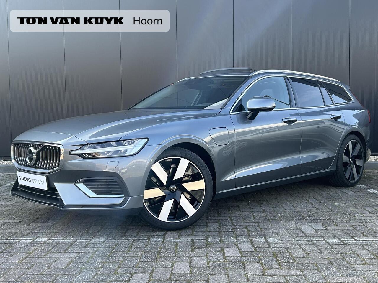 Volvo V60 2.0 T8 AWD Inscription , Automaat , Adaptive Cruise , Trekhaak , Panoramadak , Harman-Kardon , Camera , Leder , Stoelen+Stuur+Achterbank Verwarmd , BLIS , Carplay , DAB ,