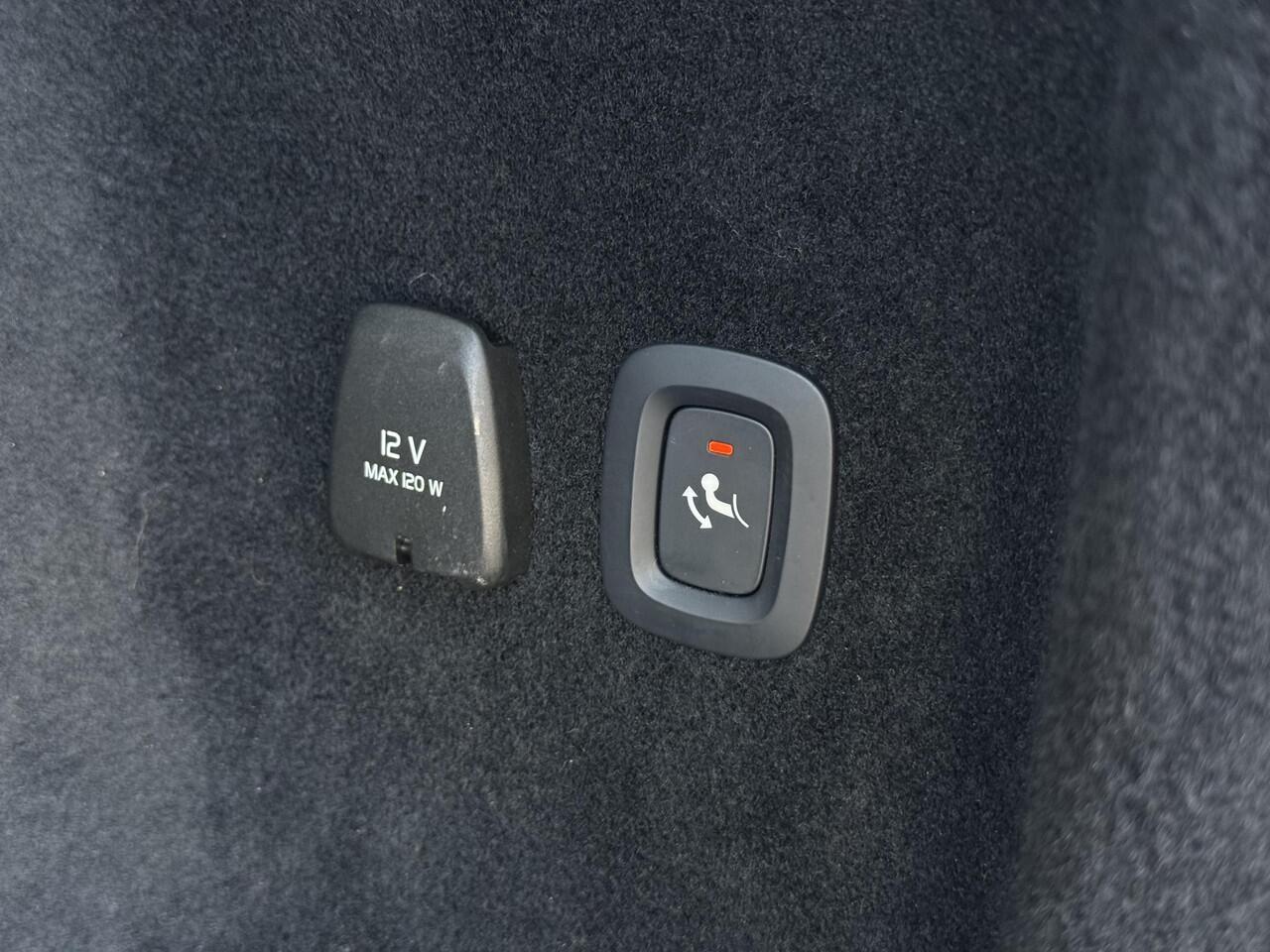 Volvo V60 2.0 T8 AWD Inscription , Automaat , Adaptive Cruise , Trekhaak , Panoramadak , Harman-Kardon , Camera , Leder , Stoelen+Stuur+Achterbank Verwarmd , BLIS , Carplay , DAB ,