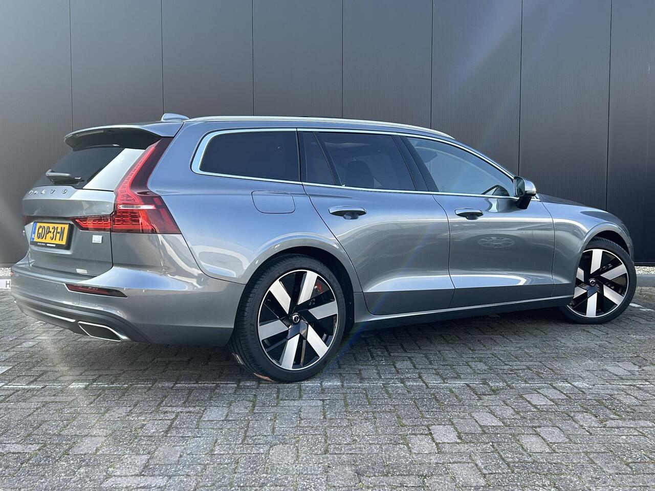 Volvo V60 2.0 T8 AWD Inscription , Automaat , Adaptive Cruise , Trekhaak , Panoramadak , Harman-Kardon , Camera , Leder , Stoelen+Stuur+Achterbank Verwarmd , BLIS , Carplay , DAB ,