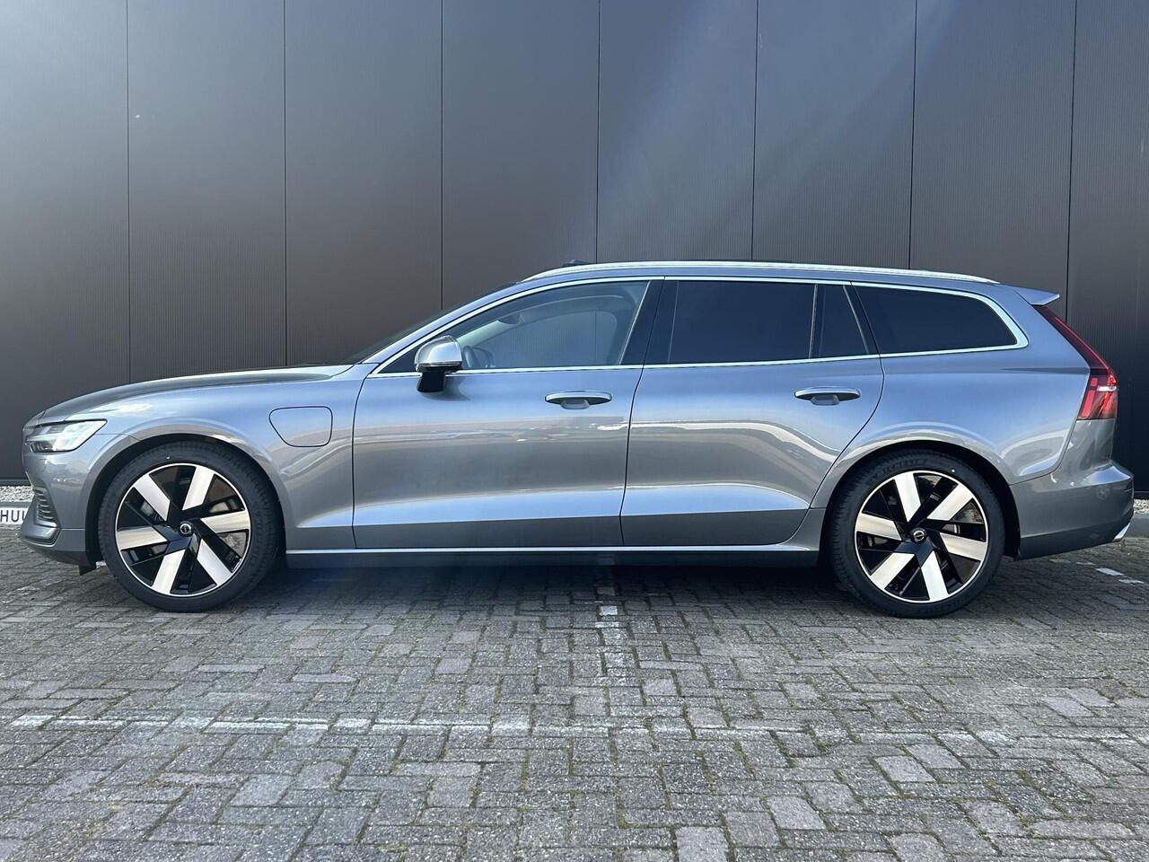 Volvo V60 2.0 T8 AWD Inscription , Automaat , Adaptive Cruise , Trekhaak , Panoramadak , Harman-Kardon , Camera , Leder , Stoelen+Stuur+Achterbank Verwarmd , BLIS , Carplay , DAB ,