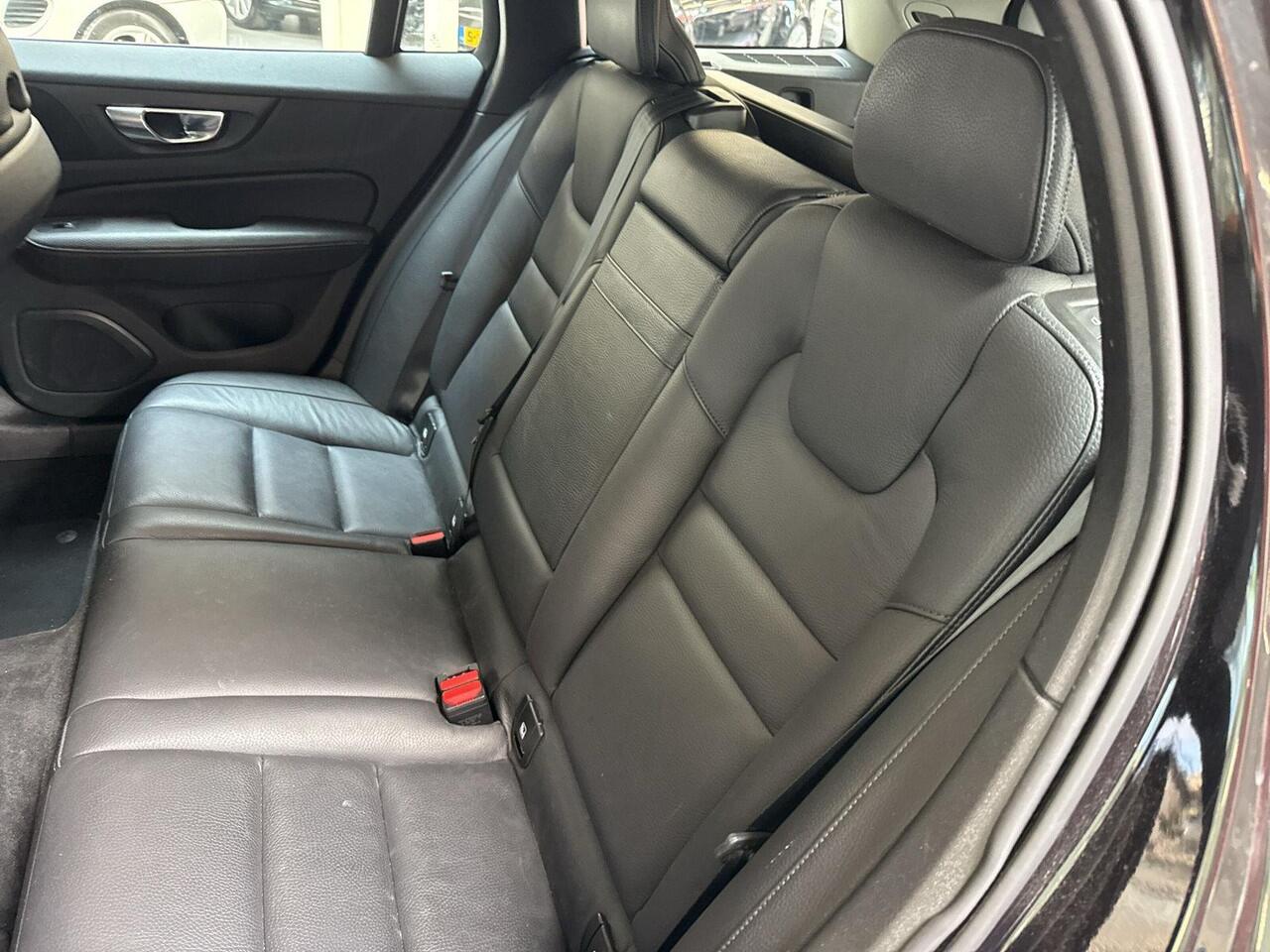 Volvo V60 2.0 B3 Momentum Advantage leer/ Dealer /onderhouden /garantie