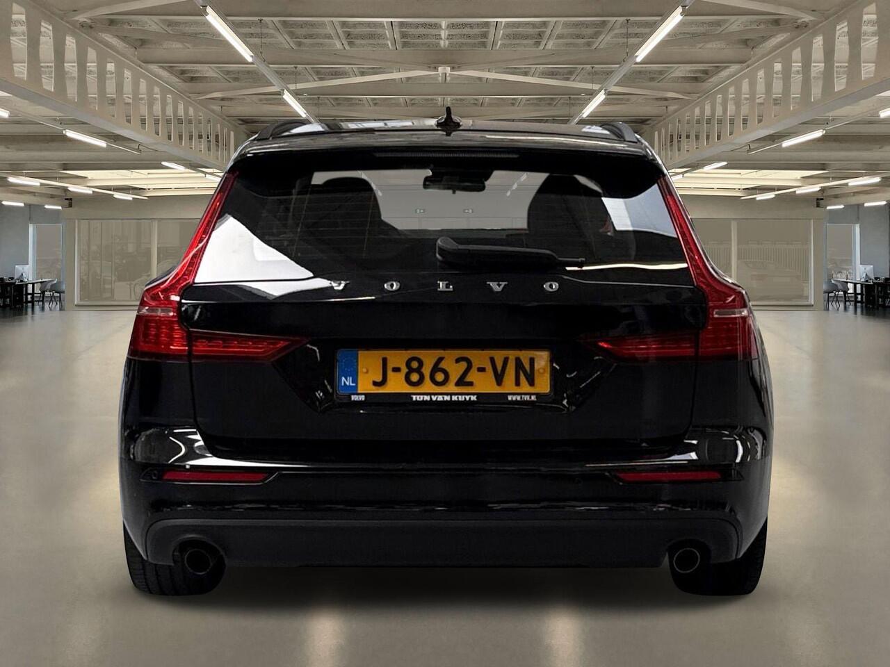 Volvo V60 2.0 B3 Momentum Advantage leer/ Dealer /onderhouden /garantie