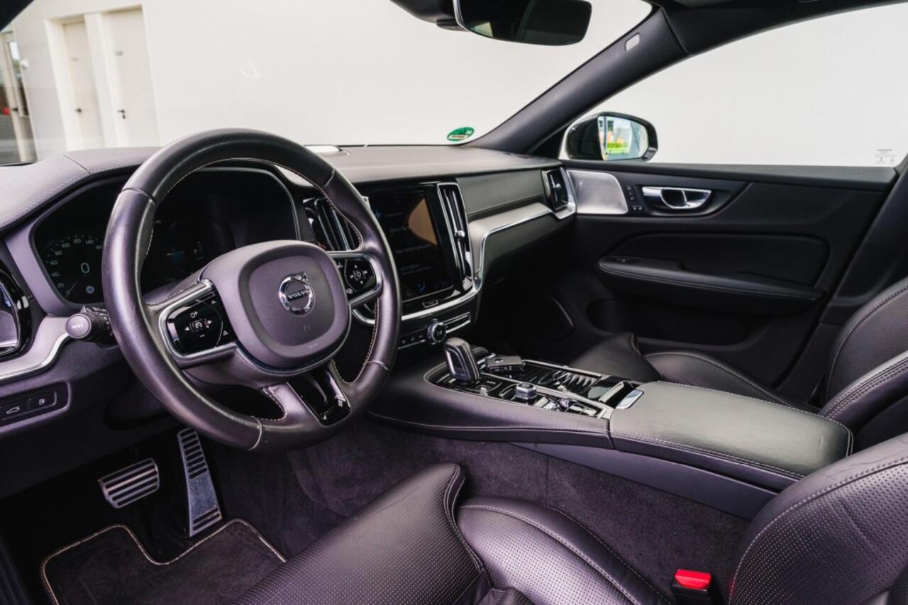 Volvo V60 T6 AWD Plug-in Hybrid R-Design