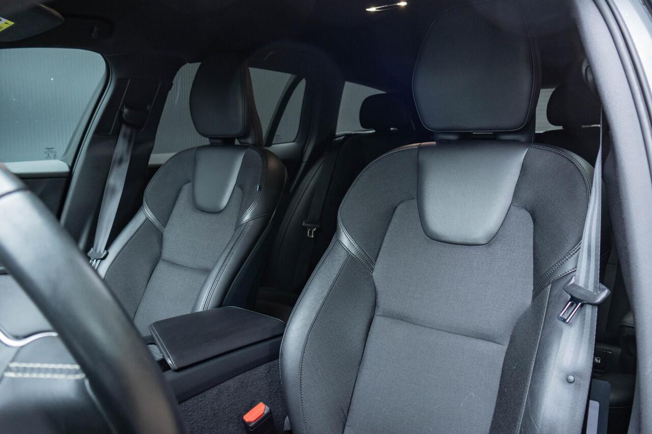 Volvo V60 T4 Automaat Momentum Pro | 19'' Lichmetalen velgen | Navigatie | Dealeronderhouden | Elektrisch bedienbare achterklep | Keyless start | Parkeersensoren achter |