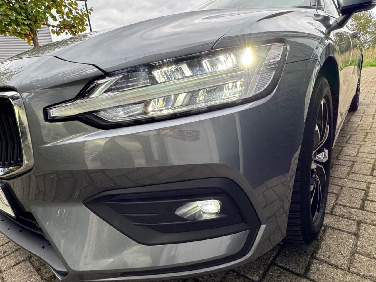 Volvo V60 2.0 D3 Momentum Pro + Camera + Key les + Navi - 11/2020 - 98 dkm Uniek!