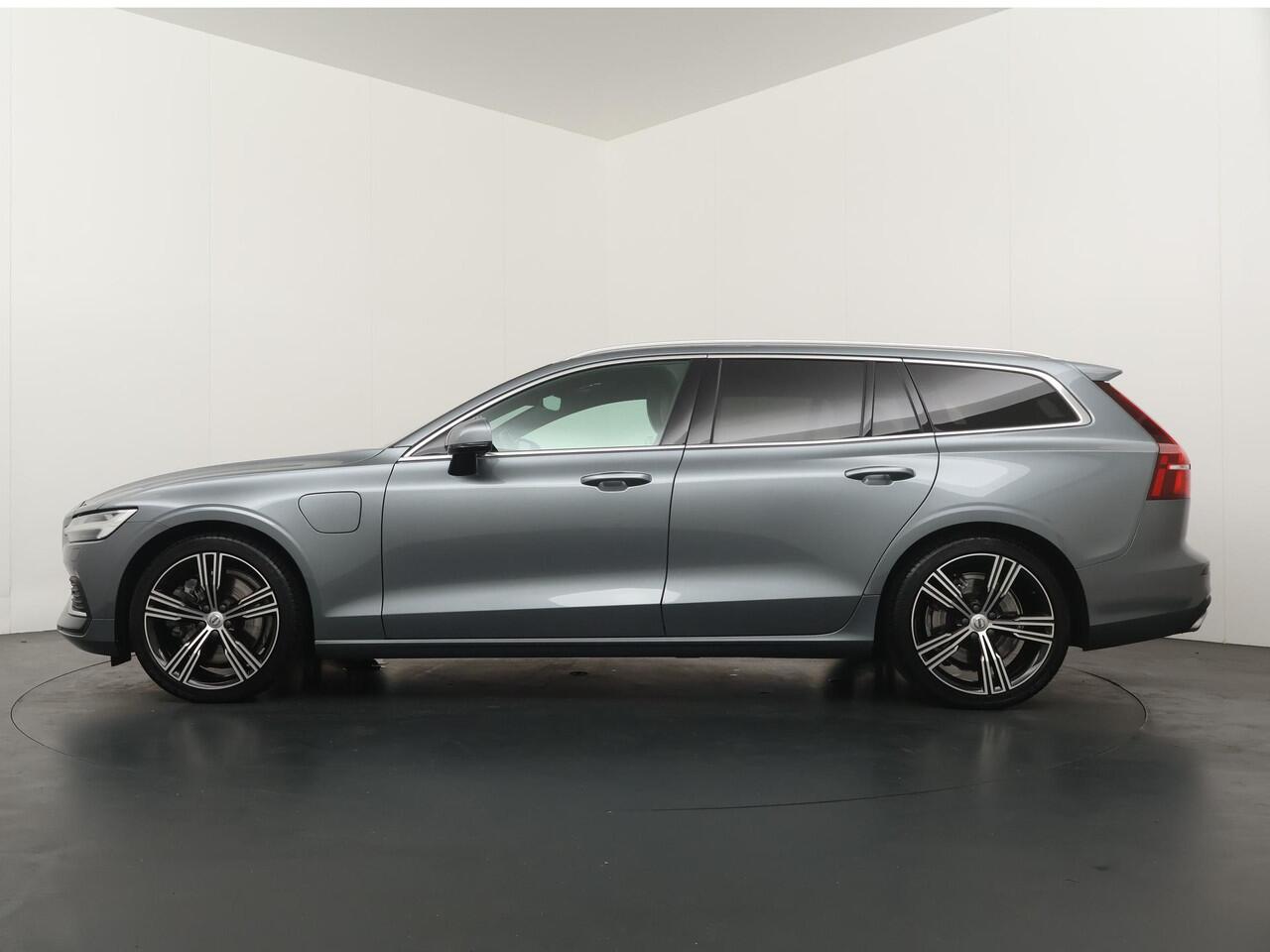 Volvo V60 2.0 T6 Twin Engine AWD Inscription PHEV - Schuifdak - Lederen bekleding - Massage stoelen - Wegklapbare trekhaak