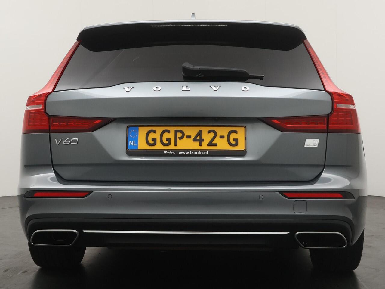 Volvo V60 2.0 T6 Twin Engine AWD Inscription PHEV - Schuifdak - Lederen bekleding - Massage stoelen - Wegklapbare trekhaak