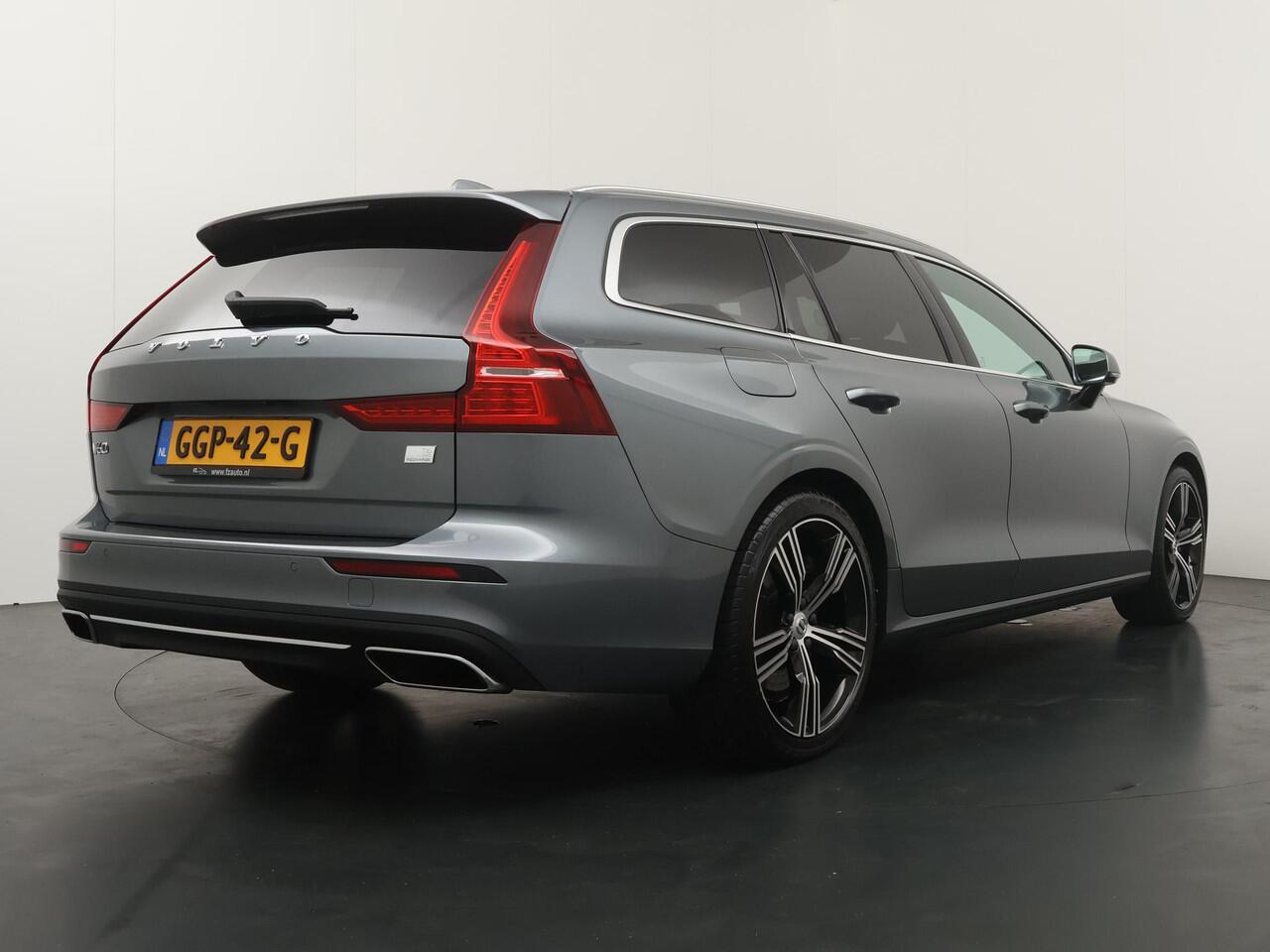Volvo V60 2.0 T6 Twin Engine AWD Inscription PHEV - Schuifdak - Lederen bekleding - Massage stoelen - Wegklapbare trekhaak