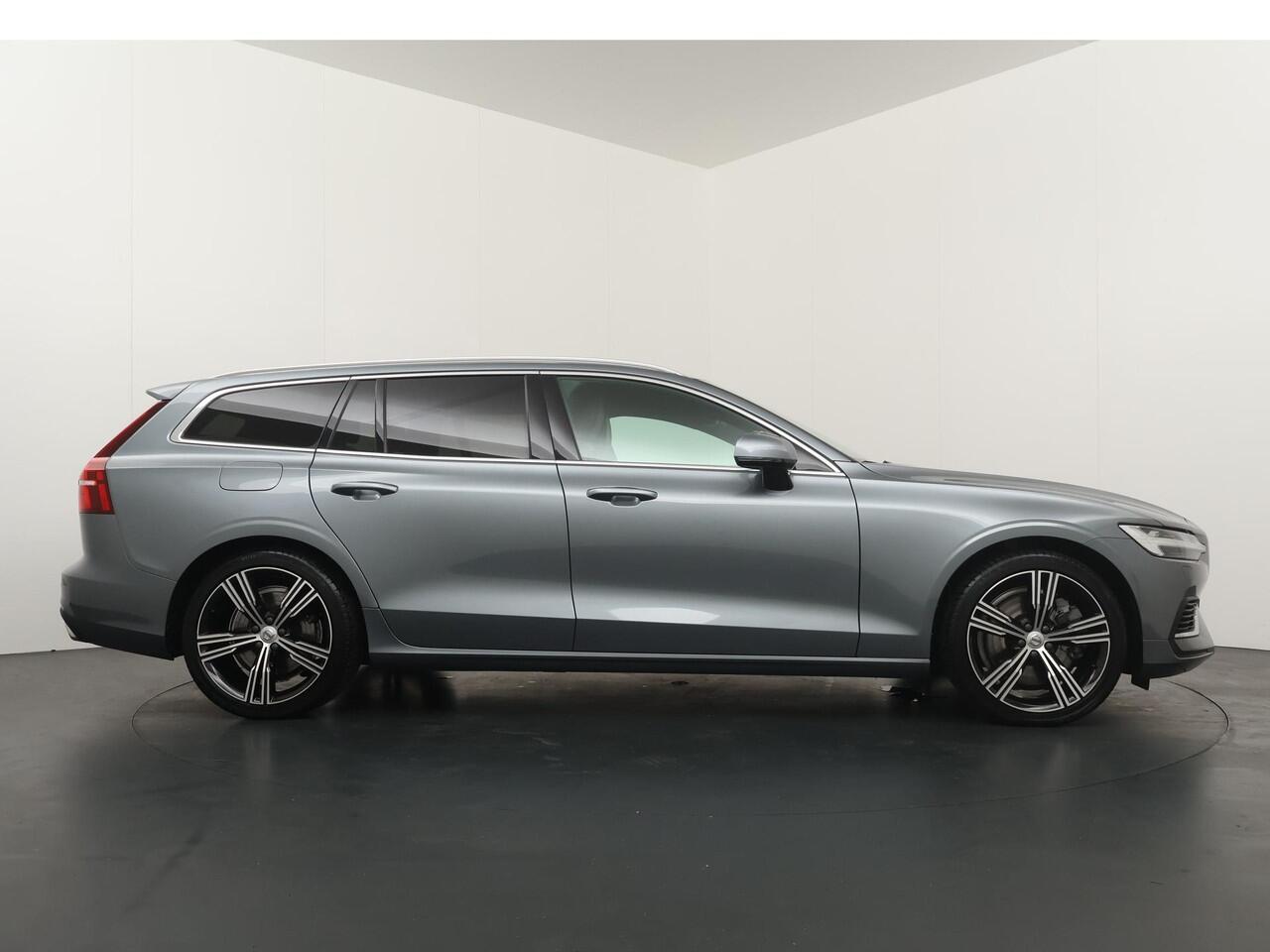 Volvo V60 2.0 T6 Twin Engine AWD Inscription PHEV - Schuifdak - Lederen bekleding - Massage stoelen - Wegklapbare trekhaak