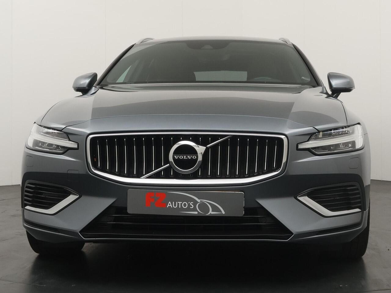 Volvo V60 2.0 T6 Twin Engine AWD Inscription PHEV - Schuifdak - Lederen bekleding - Massage stoelen - Wegklapbare trekhaak