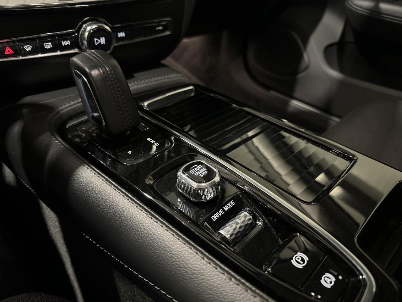 Volvo V60 2.0 T6 Twin Engine AWD Momentum Pro Aut. | navi | carplay | trekhaak | SOH 94% |