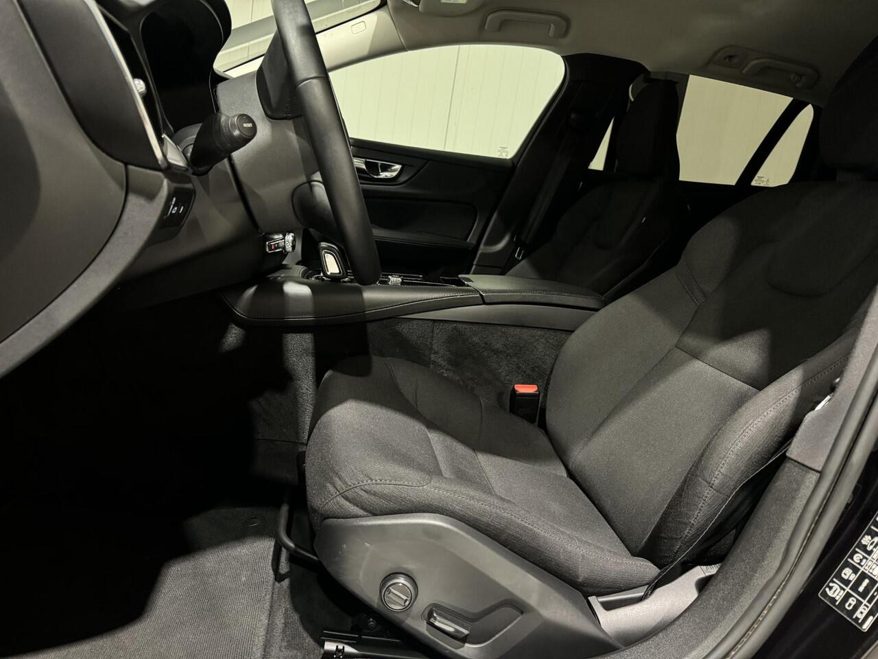 Volvo V60 2.0 T6 Twin Engine AWD Momentum Pro Aut. | navi | carplay | trekhaak | SOH 94% |