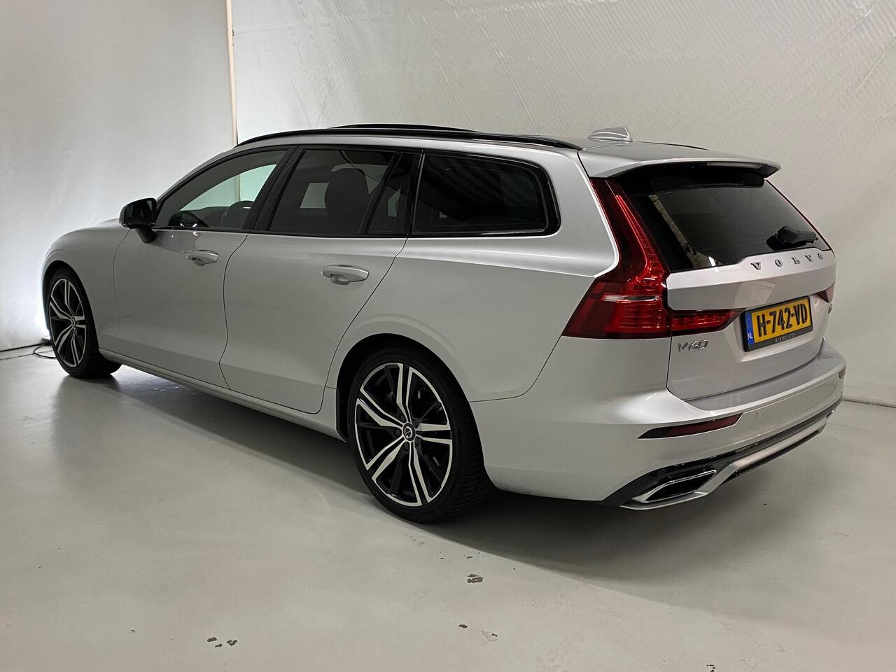 Volvo V60 2.0 T5 R-Design Panoramadak Trekhaak 19inch Navigatie Leer 250pk Automaat