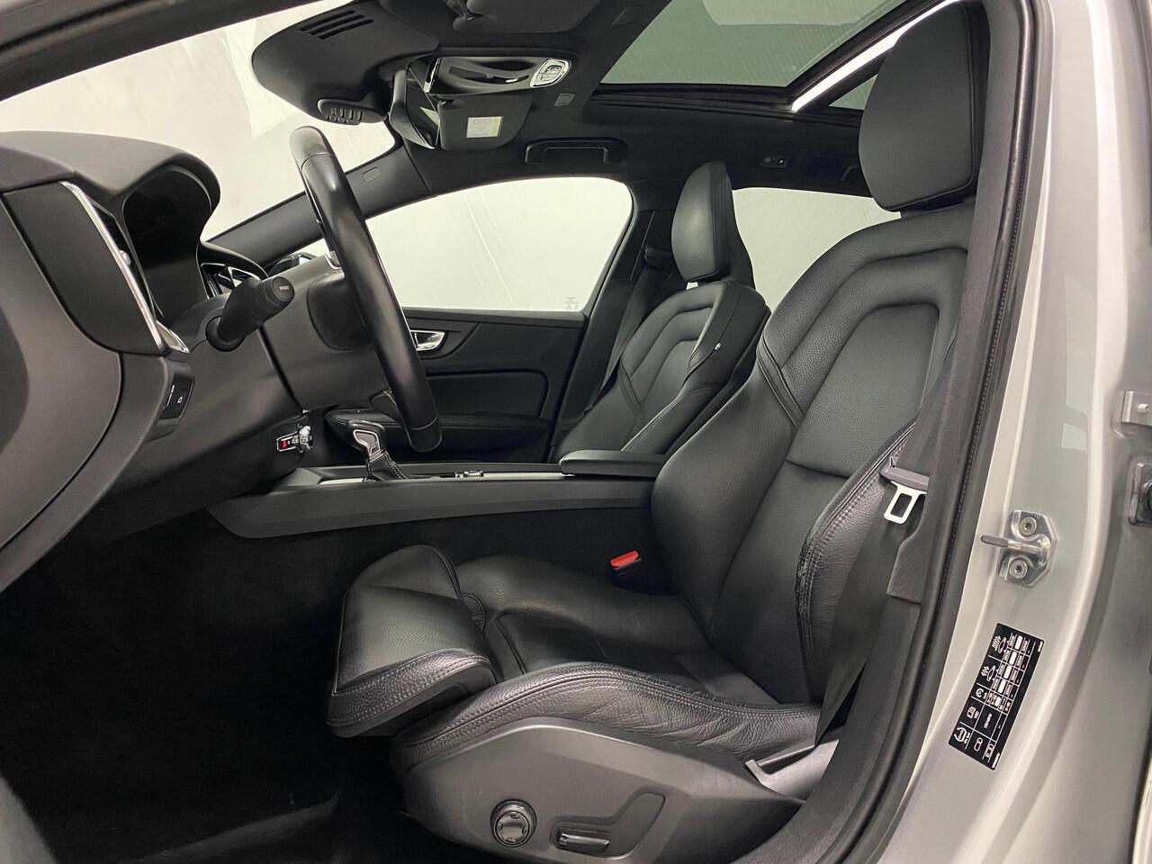 Volvo V60 2.0 T5 R-Design Panoramadak Trekhaak 19inch Navigatie Leer 250pk Automaat