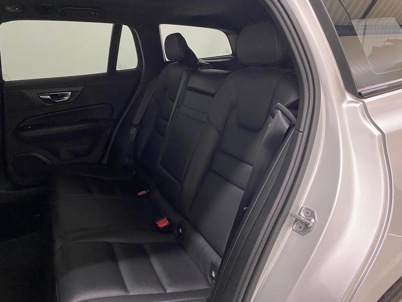 Volvo V60 2.0 T5 R-Design Panoramadak Trekhaak 19inch Navigatie Leer 250pk Automaat