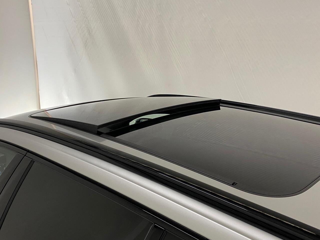 Volvo V60 2.0 T5 R-Design Panoramadak Trekhaak 19inch Navigatie Leer 250pk Automaat