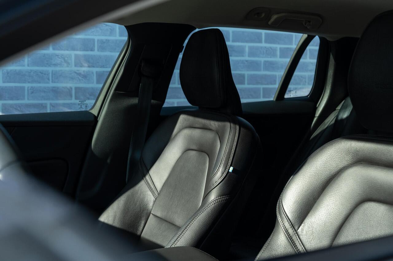 Volvo V60 T8 390 pk Plug-in Hybride AWD Inscription | Trekhaak 2000kg | Parkeercamera | Cruise Control | Stoel-/Voorruitverwarming | Apple CarPlay & Android Auto | Navigatie |