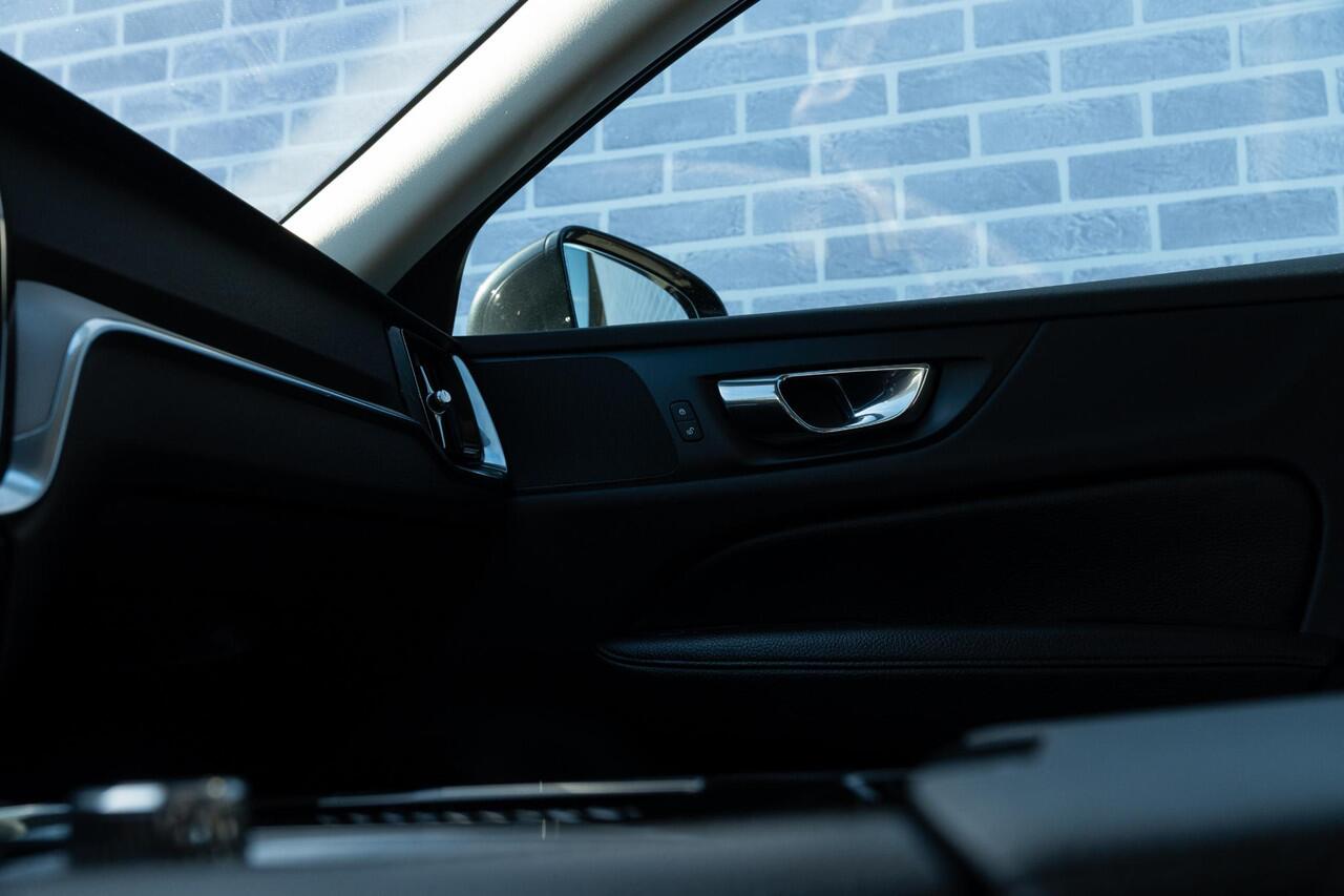 Volvo V60 T8 390 pk Plug-in Hybride AWD Inscription | Trekhaak 2000kg | Parkeercamera | Cruise Control | Stoel-/Voorruitverwarming | Apple CarPlay & Android Auto | Navigatie |