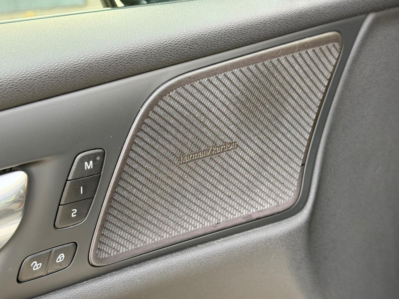 Volvo V60 2.0 T8 TE AWD R-DESIGN Pano Head-up Camera 19 inc HenK