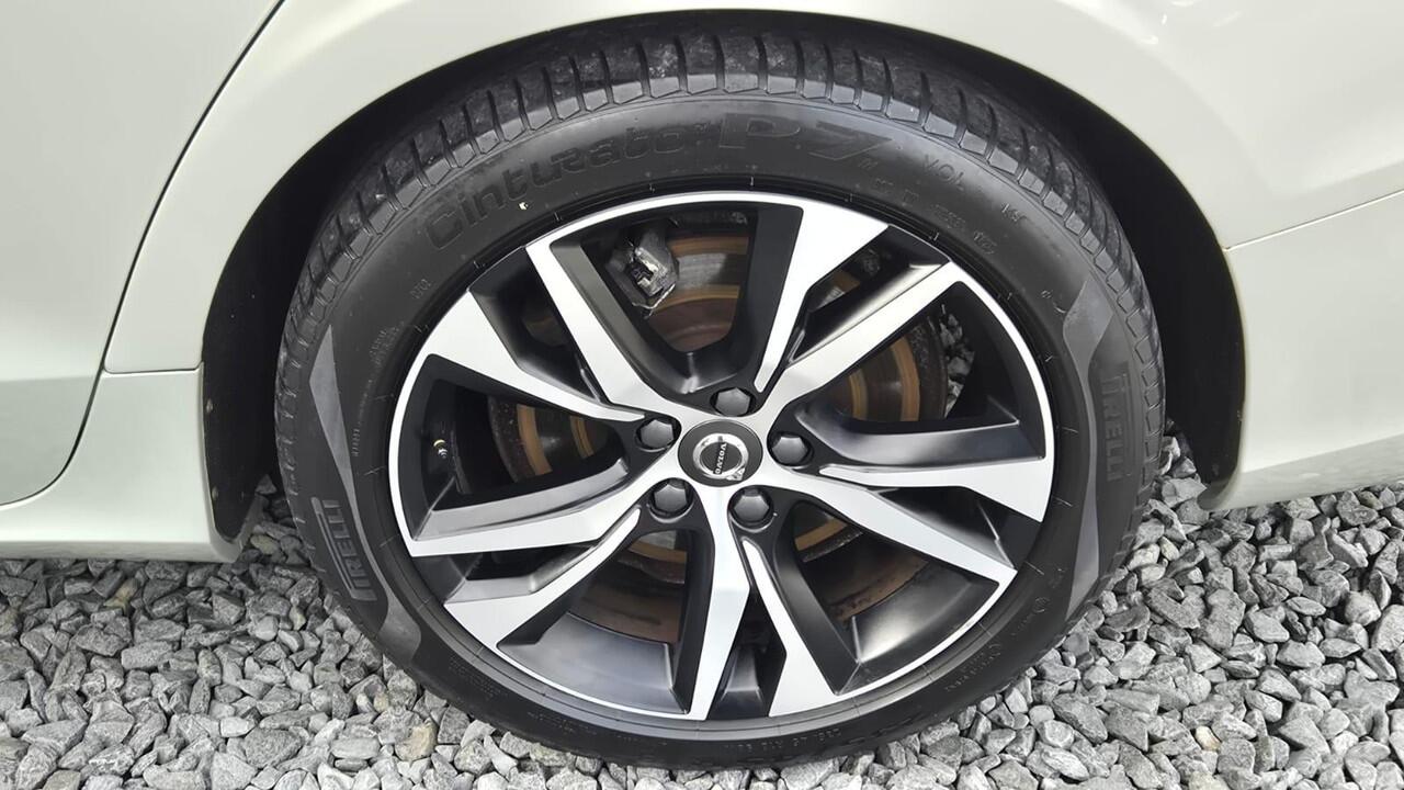 Volvo V60 2.0 T6 Twin Engine AWD R-Design 18" Wielen - Park Assist - Intellisafe Surround - Climate - Audio Line - Privacy Glass - Stoel memory Bestuurder