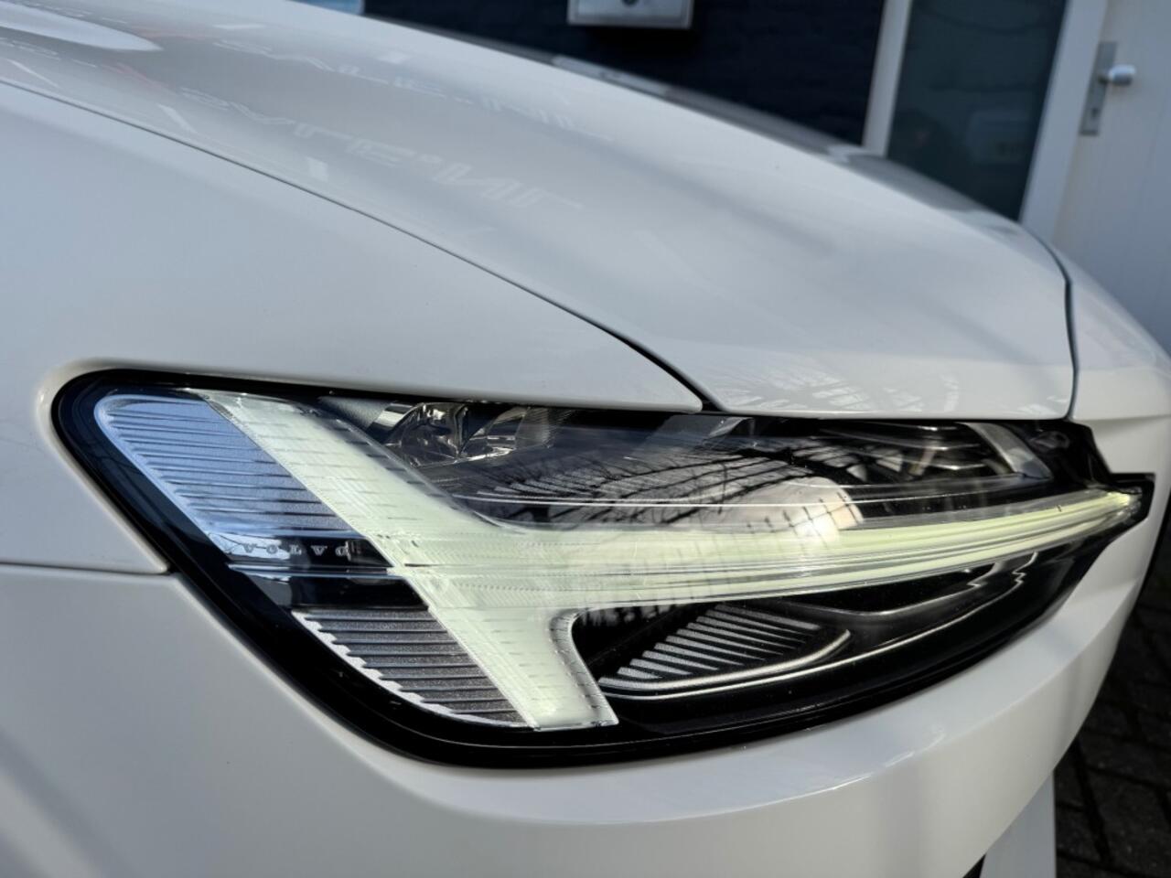 Volvo V60 2.0 B3 Autom Advantage + Led + Lmv + Navi + D-Glas