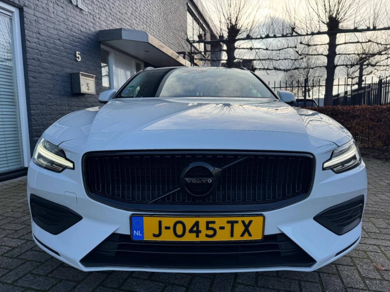 Volvo V60 2.0 B3 Autom Advantage + Led + Lmv + Navi + D-Glas