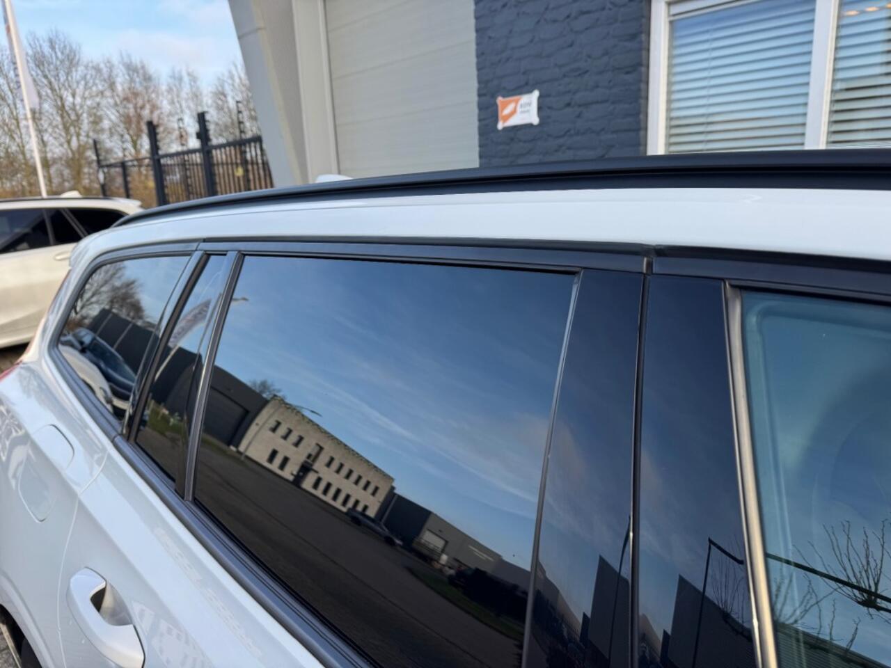 Volvo V60 2.0 B3 Autom Advantage + Led + Lmv + Navi + D-Glas