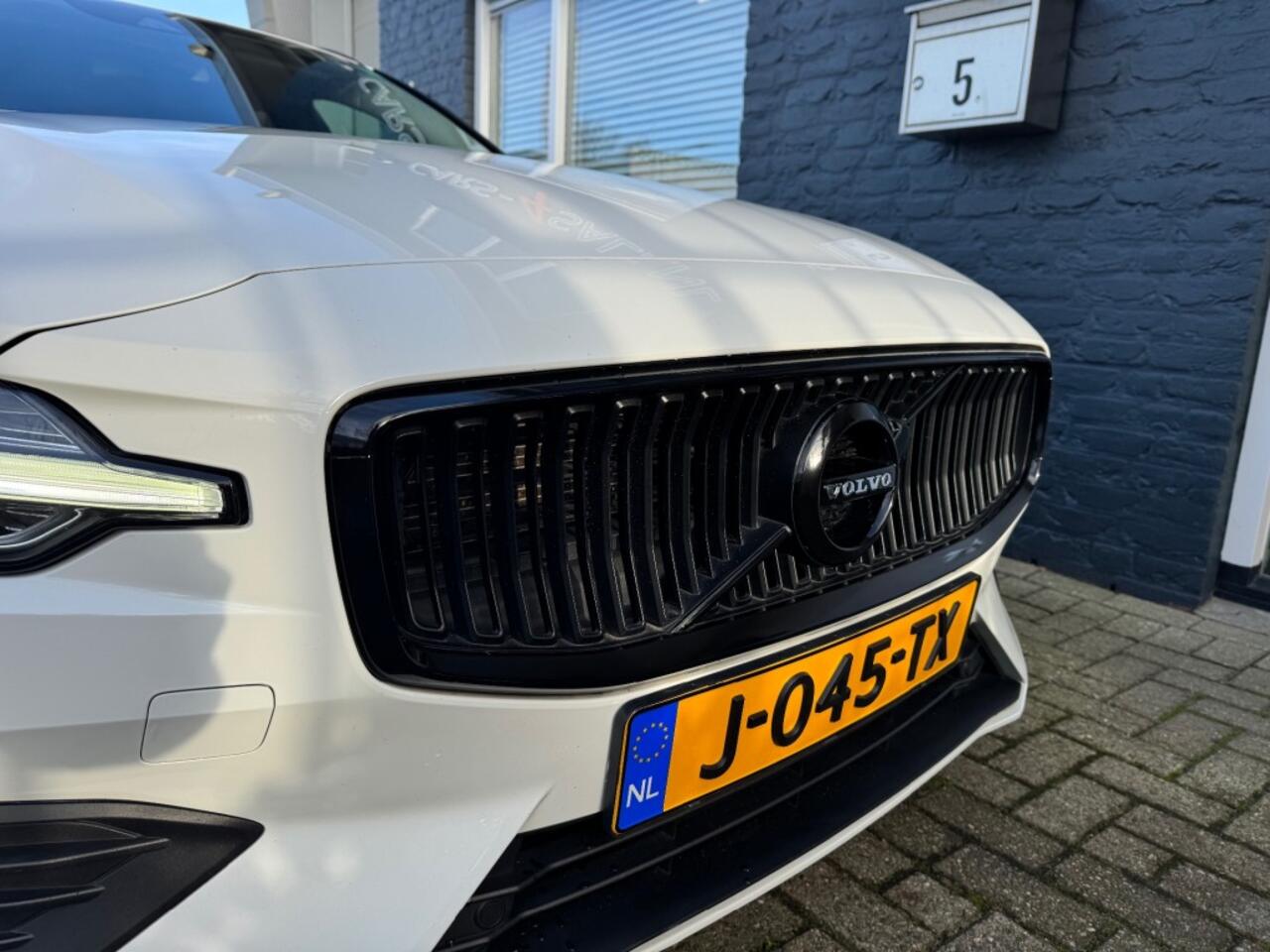 Volvo V60 2.0 B3 Autom Advantage + Led + Lmv + Navi + D-Glas