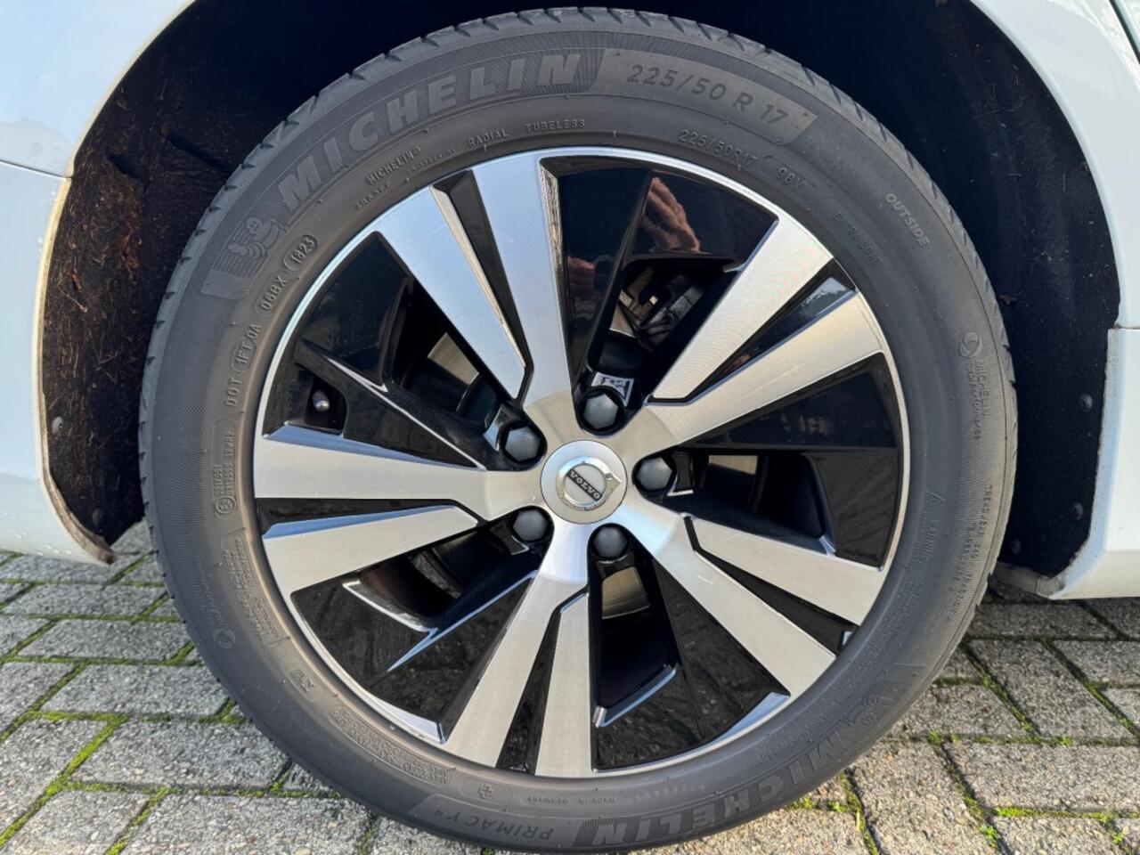 Volvo V60 2.0 B3 Autom Advantage + Led + Lmv + Navi + D-Glas