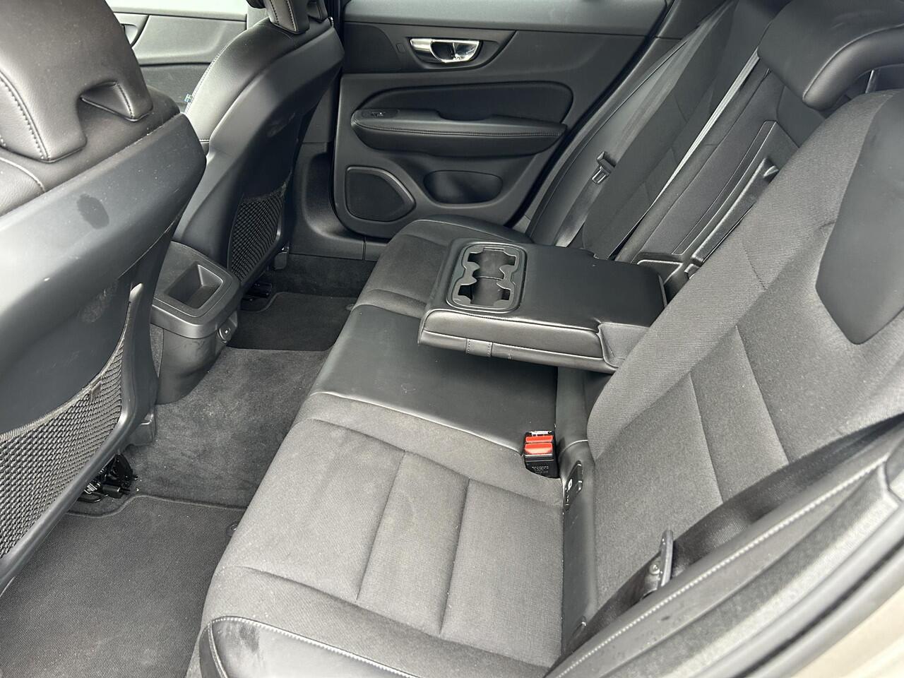 Volvo V60 2.0 B3 Business Pro intellisafe/ climate line/ keyless/ extra getint glas/ park assist