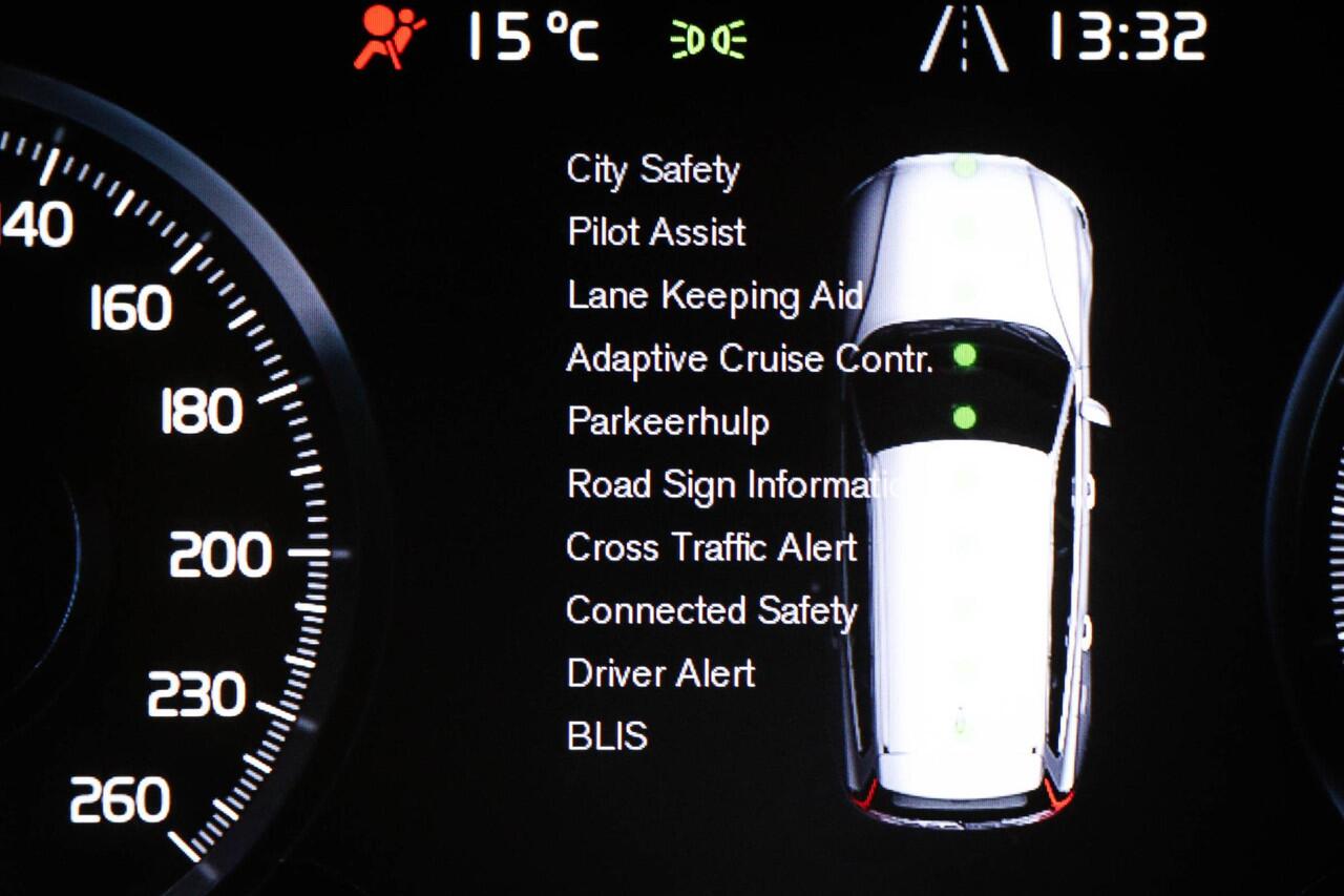 Volvo V60 2.0 B3 Inscription | PANORAMADAK | STUURVERWARMING | DAB | APPLE | CAMERA