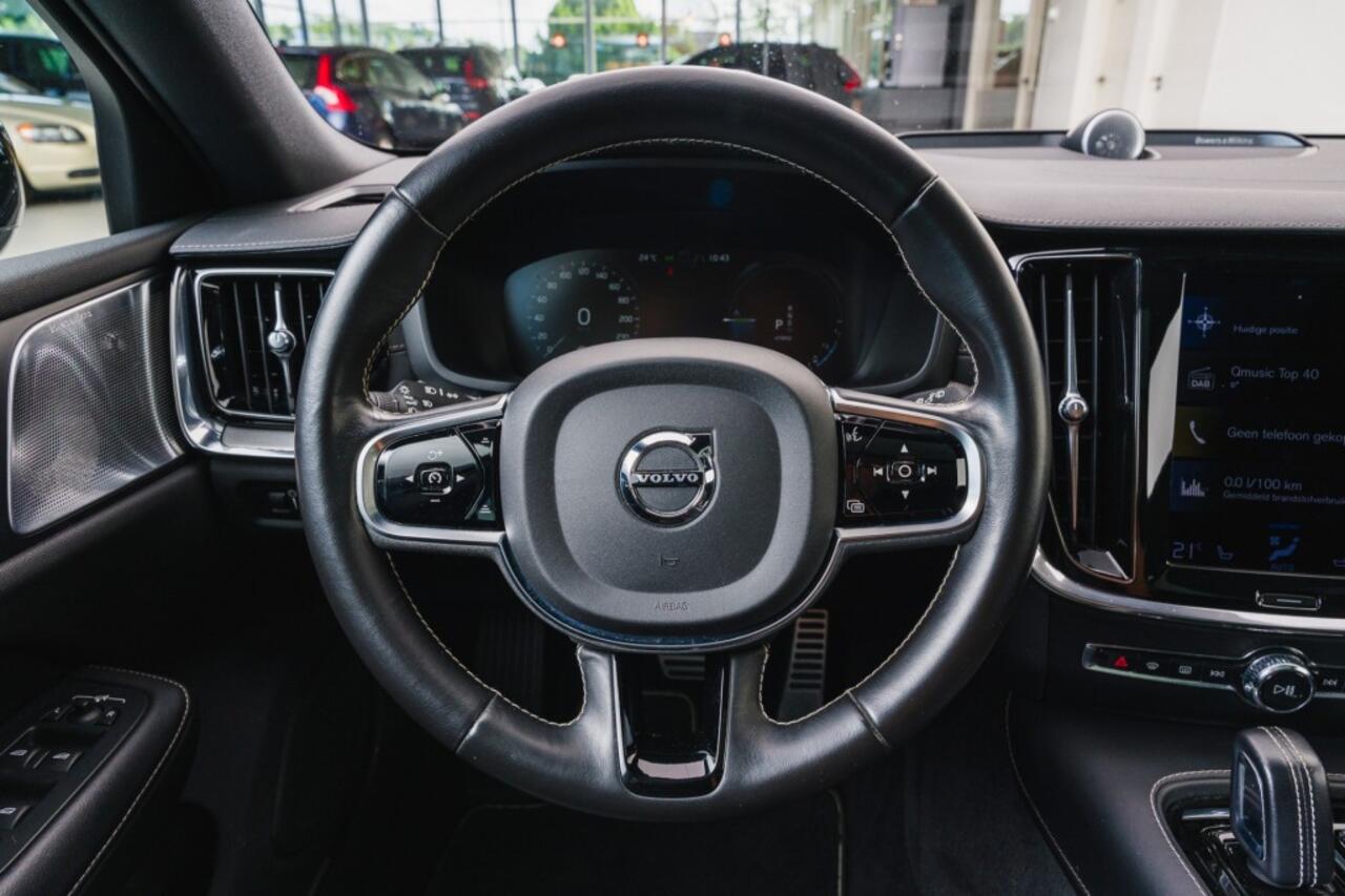 Volvo V60 T6 AWD Plug-in Hybrid R-Design