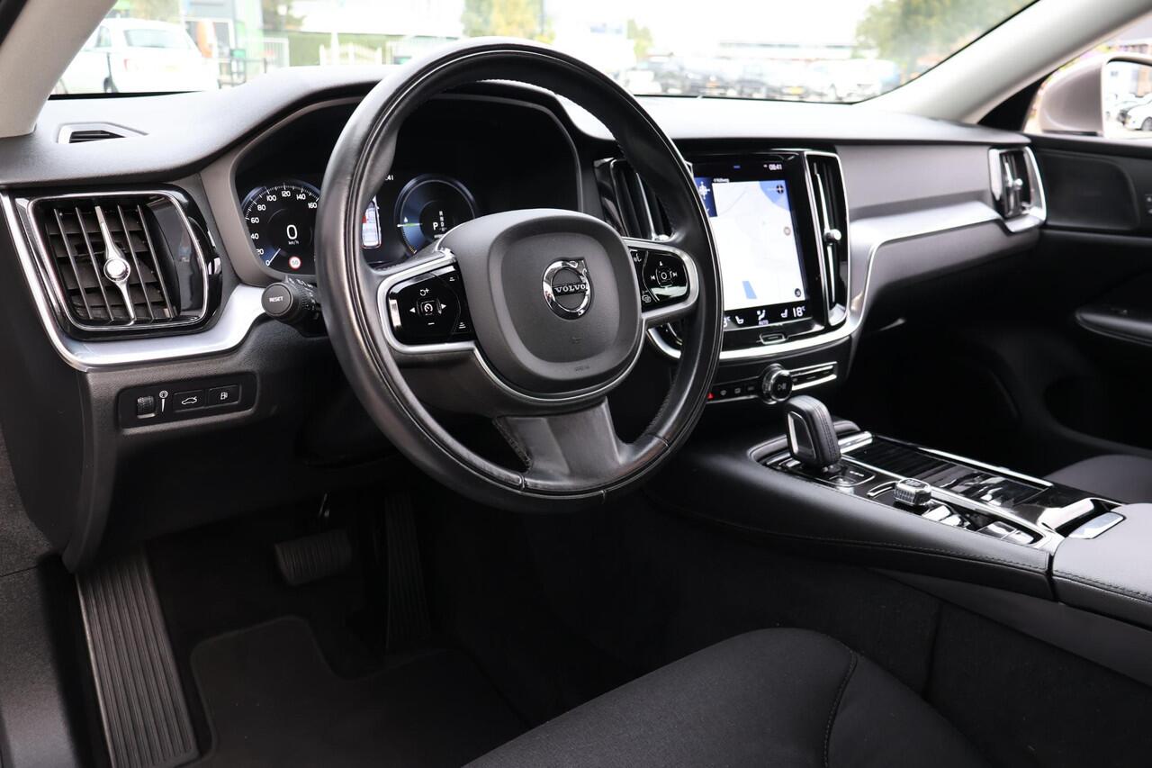 Volvo V60 2.0 T8 Recharge Business Pro 1e Eigenaar | NL-Auto | Dealer Onderh | BTW | 390PK | AWD | Elek Stoel+klep | Stoel/Stuur Verwarming | Camera | Ad Cruise | Climate | Full Led | Keyless | Navi | PDC | Start/Stop | 1 Laadkabel