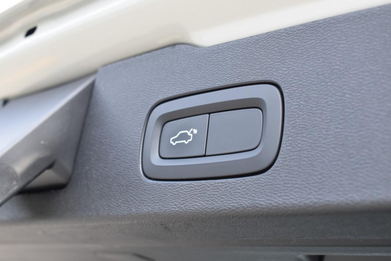 Volvo V60 2.0 T4 MOMENT.PRO / POLESTAR ENGINEERD / NL AUTO