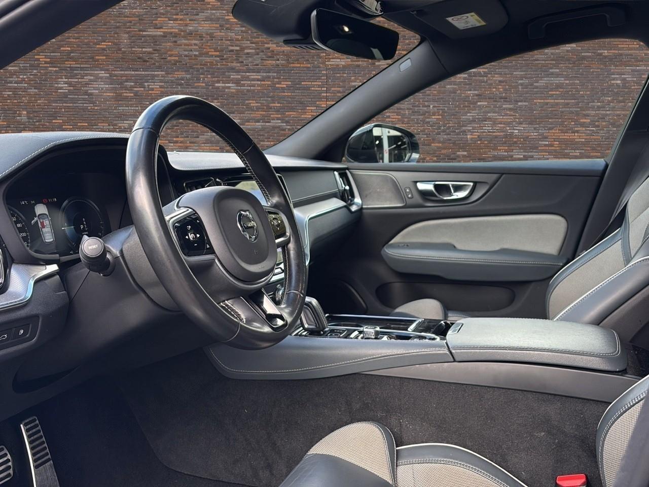 Volvo V60 2.0 T8 AWD R-Design 21"lmv PANODAK LEDER