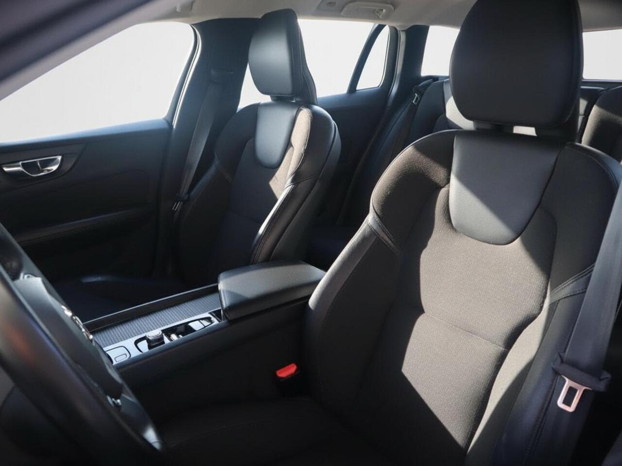 Volvo V60 2.0 B3 Business Pro | Clima | Adapt. Cruise | Apple Carplay/Navi | PDC | IntelliSafe |