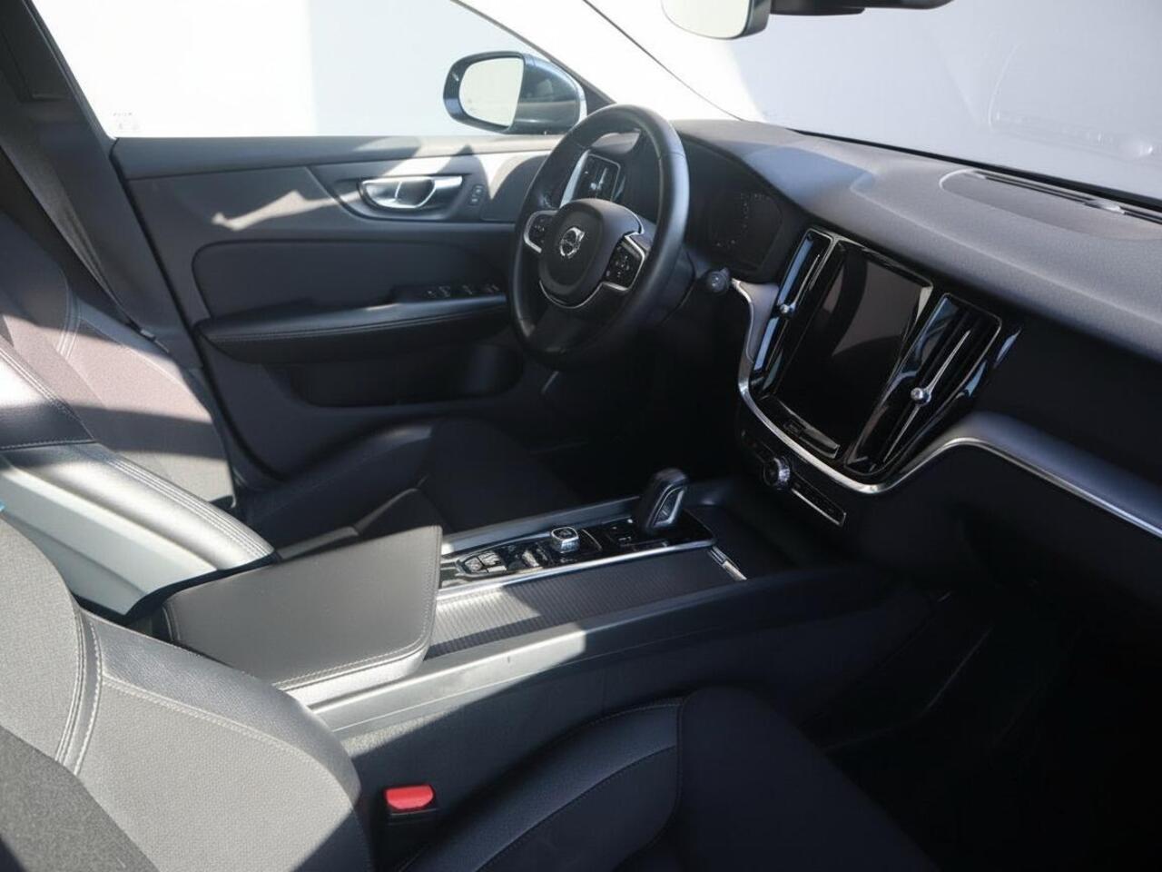 Volvo V60 2.0 B3 Business Pro | Clima | Adapt. Cruise | Apple Carplay/Navi | PDC | IntelliSafe |