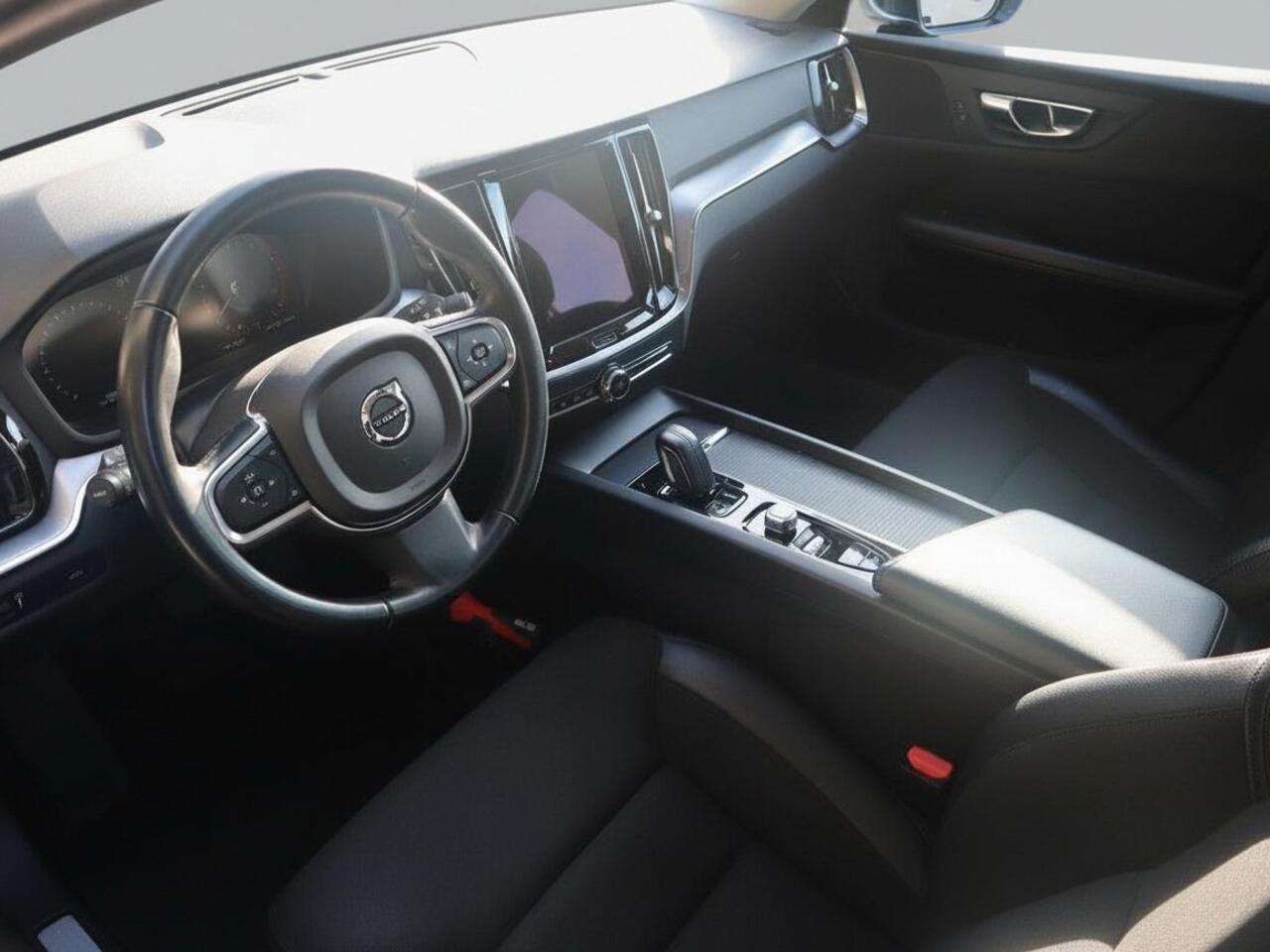 Volvo V60 2.0 B3 Business Pro | Clima | Adapt. Cruise | Apple Carplay/Navi | PDC | IntelliSafe |